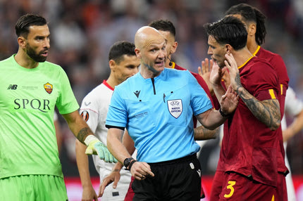 Europa League: Έρευνα της UEFA για τις αποφάσεις του Άντονι Τέιλορ στον τελικό