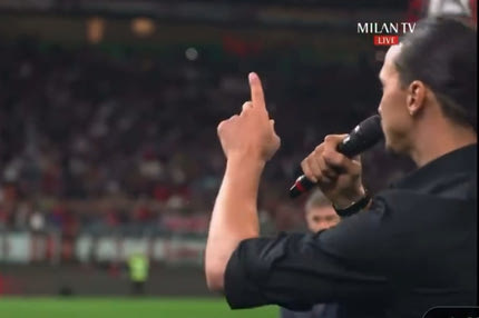 Ιμπραχίμοβιτς στους οπαδούς της Βερόνα: “Συνεχίστε να γιουχάρετε, το να με βλέπετε είναι η μεγαλύτερη στιγμή της χρονιάς σας”