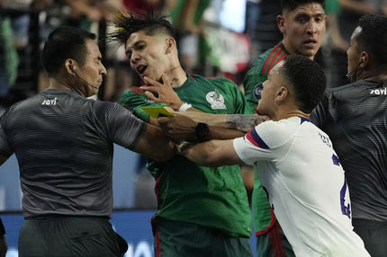 ΗΠΑ – Μεξικό 3-0: Τέσσερις κόκκινες κάρτες και ομοφοβικό σύνθημα στις εξέδρες