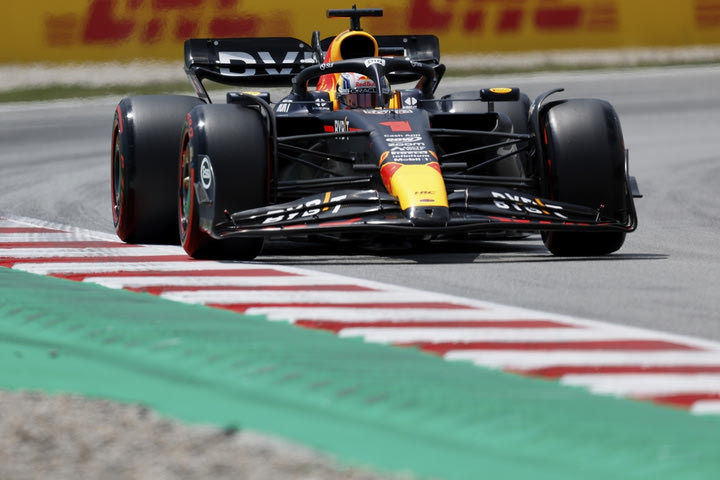 GP Ισπανίας: Pole position για τον Φερστάπεν, δεύτερος ο Σάινθ σε επεισοδιακές κατατακτήριες