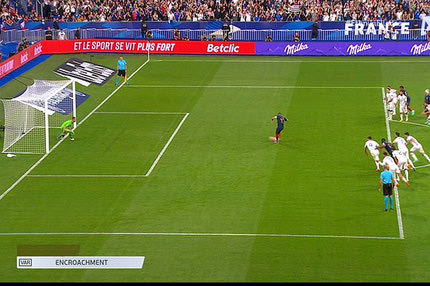 Γαλλία – Ελλάδα: Γιατί δόθηκε επανάληψη στο πέναλτι του Εμπαπέ παρότι ο Βλαχοδήμος ήταν πάνω στη γραμμή