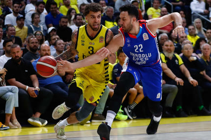 Αναντολού Εφές – Φενέρμπαχτσε: Αποσύρθηκε από την δράση ένας εκ των τριών διαιτητών του Game 3