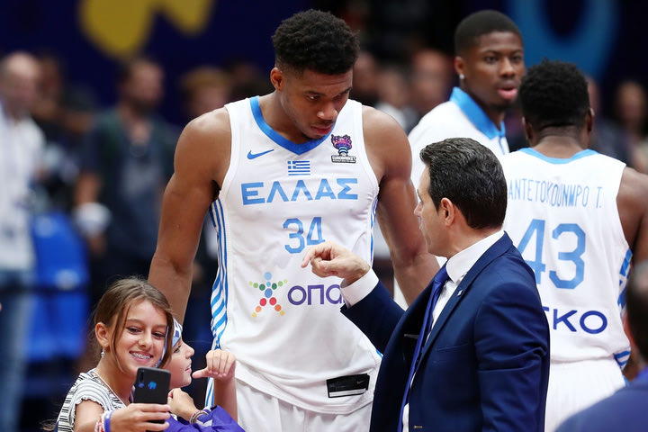Η αχτίδα φωτός για να έχουμε τον Γιάννη Αντετοκούνμπο στο Mundobasket και τα εθνικά μας θέματα