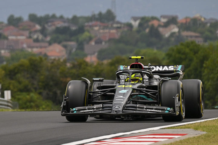 Formula 1: O Χάμιλτον δυόμισι δέκατα μπροστά από τις Red Bull στις τρίτες δοκιμές της Ουγγαρίας