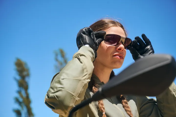 BMW: Έτοιμα τα γυαλιά ηλίου με live ενδείξεις πίνακα οργάνων