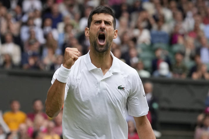 Wimbledon: Ο Τζόκοβιτς ισοπέδωσε τον Σίνερ και προκρίθηκε στον τελικό