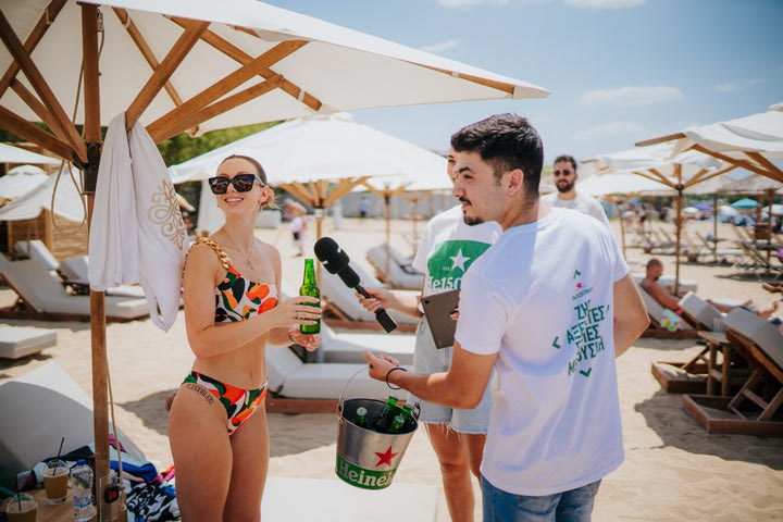 “Heineken ή Πράσινη”: Ζητήσαμε απάντηση στο δίλημμα στην παραλία της Βούλας