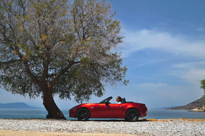 H Mazda μάς συστήνει το απόλυτο αυτοκίνητο του καλοκαιριού