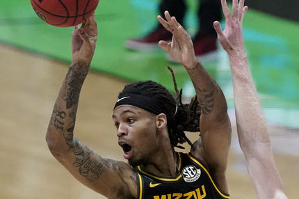 Η Καρδίτσα γεμίζει τη ρακέτα της με Μίτσελ Σμιθ