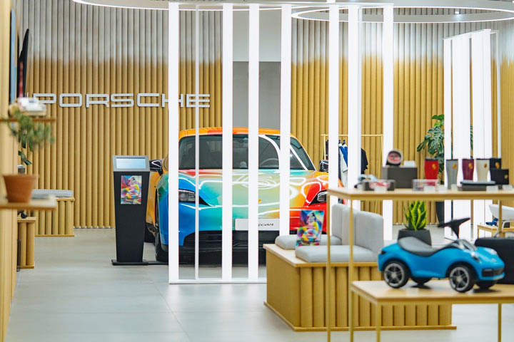 Η Porsche πάει στο Golden Hall