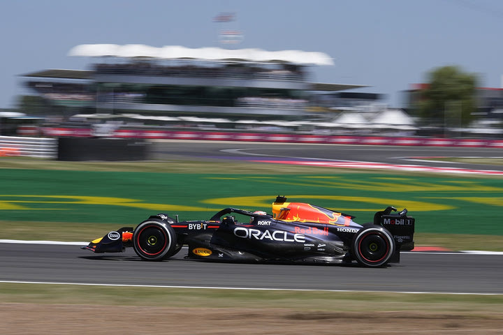 Formula 1, GP Βρετανίας: Ο Φερστάπεν μισό δευτερόλεπτο ταχύτερος του Πέρεζ στις πρώτες δοκιμές