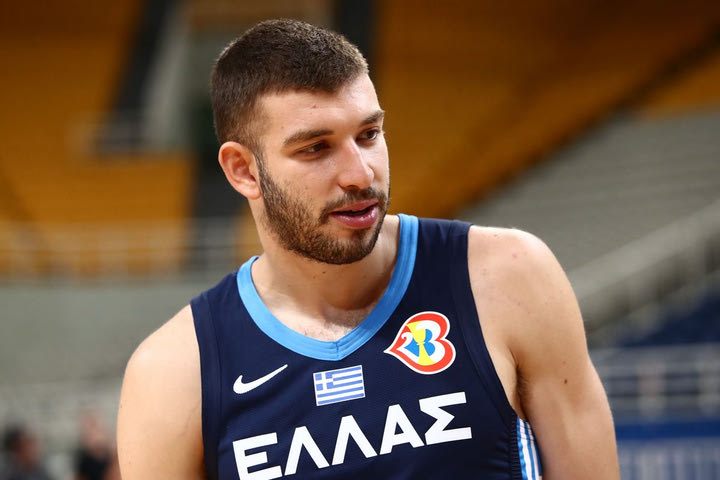 Ο Νίκος Ρογκαβόπουλος στο SPORT24: “Θέλω να φανώ αντάξιος των προσδοκιών, δεν σκέφτομαι πια τον αγώνα με την Σερβία για τα παράθυρα”