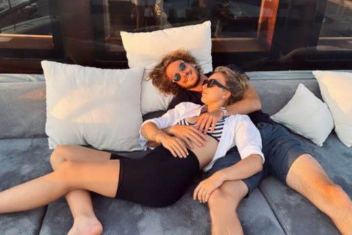 Η Μπαντόσα απαντά στους επικριτές για το VIDEO με τον Τσιτσιπά: “Ενημερωθείτε και χαλαρώστε λίγο”