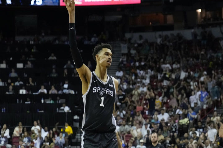 NBA Summer League: Ο επιβλητικός Γουεμπανιαμά άρχισε τις μεγάλες εμφανίσεις με τη φανέλα των Σπερς