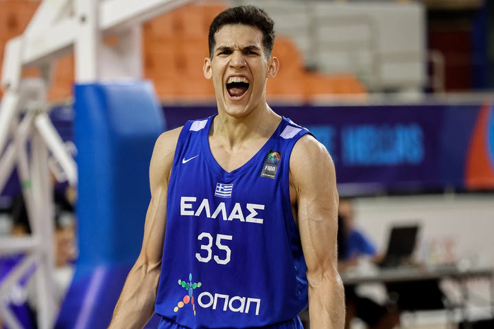 Ο Βαγγέλης Ζούγρης στο SPORT24: “Όταν πήρα το βραβείο από τον Ζήση, θυμόμουν τον πόνο και το κλάμα που απέδωσε καρπούς”