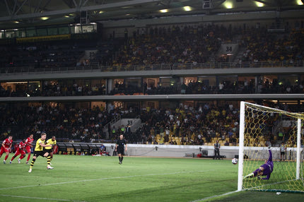 ΑΕΚ – Πανσερραϊκός: Ο Χόβαν απέκρουσε το πέναλτι του Φαν Βέερτ που πήρε η Ένωση με παρέμβαση VAR