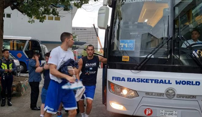 Mundobasket 2023: Η άφιξη του πούλμαν της Εθνικής για την πρώτη της προπόνηση
