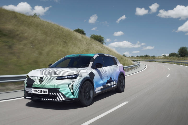 Μόνο το όνομα Renault Scenic έμεινε ίδιο