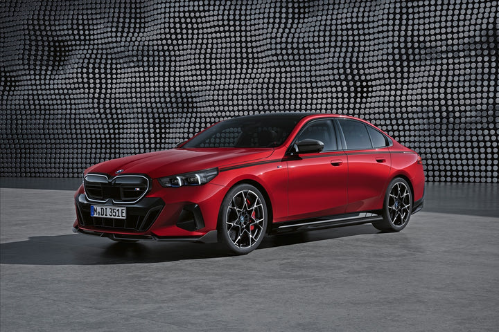 Custom εμφάνιση με την υπογραφή της BMW