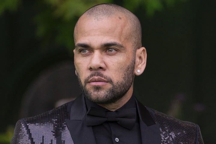 Ντάνι Άλβες: Αγοράζει ομάδα στην Πορτογαλία και επιστρέφει στο γήπεδο ως πρόεδρος-παίκτης