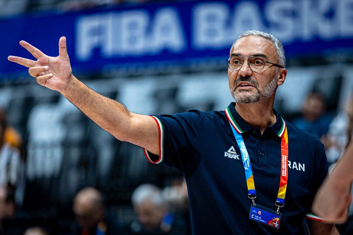 MundoBasket 2023: Ο προπονητής του Ιράν τα έριξε στους διαιτητές για την ήττα