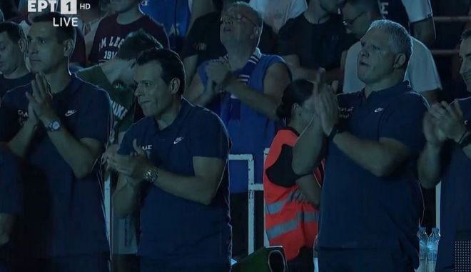 Η συγκίνηση στην Εθνική Ελλάδας κατά την αποθέωση του Νίκου Γκάλη