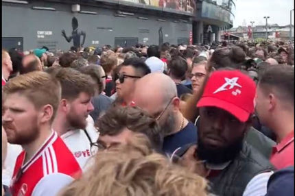 Άρσεναλ – Νότιγχαμ Φόρεστ: Καθυστέρηση 30′ στη σέντρα του αγώνα λόγω προβλήματος με τα ηλεκτρονικά εισιτήρια