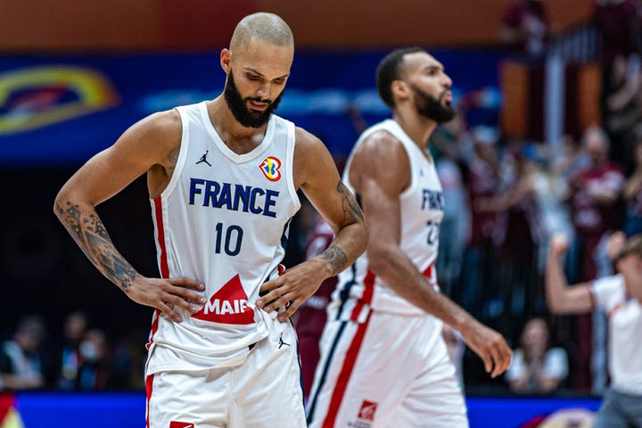 MundoBasket 2023: “Le Fiasco” ο τίτλος της Equipe για τον αποκλεισμό της Γαλλίας