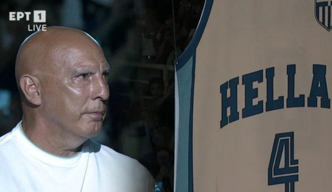 Η φανέλα του Νίκου Γκάλη στην οροφή του ΟΑΚΑ