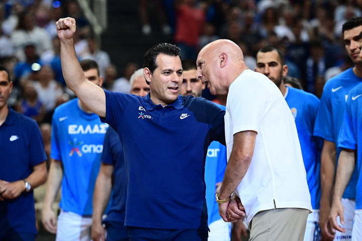 Δάκρυα για τον Νίκο Γκάλη, χαμόγελα για την Εθνική ομάδα