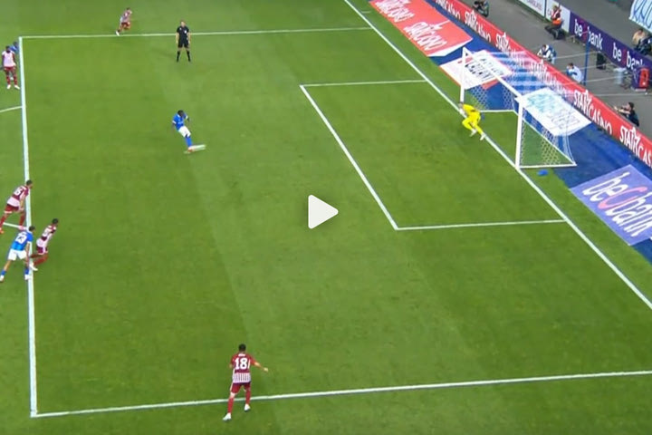 Το 1-0 της Γκενκ κόντρα στον Ολυμπιακό με το διπλό πέναλτι του Πέιντσιλ