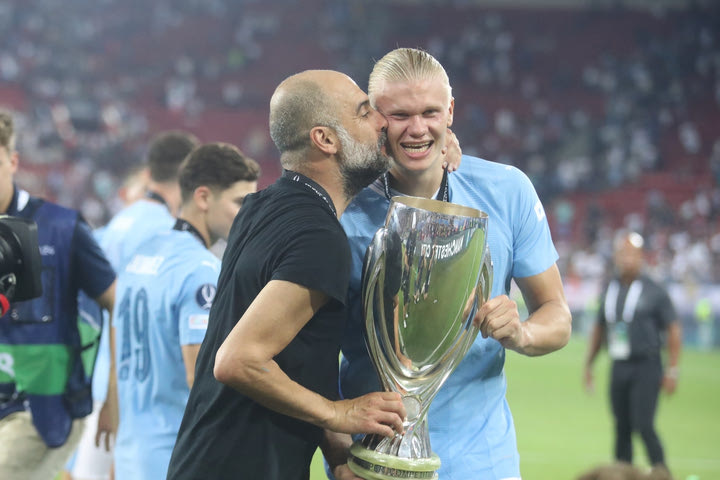 Μάντσεστερ Σίτι: Ο Γκουαρδιόλα προσπέρασε τον Μιρτσέα Λουτσέσκου σε τίτλους και κυνηγάει τον Φέργκιουσον