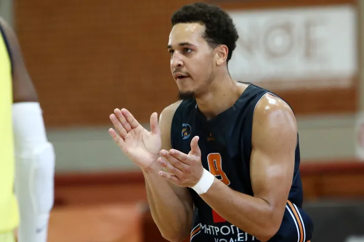 Τζέρικολ Χέλεμς: Πρώην παίκτης της GBL έριξε γροθιά σε οπαδό και διώχθηκε από την ομάδα του