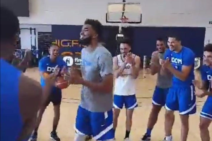 MundoBasket 2023: Ο Καρλ-Άντονι Τάουνς ενσωματώθηκε στην προετοιμασία της Δομινικανής Δημοκρατίας και το έριξε στον χορό