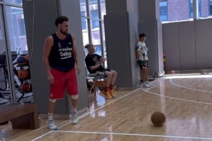 NBA: Ο Κλέι Τόμπσον προπονείται με φανέλα της Φενέρμπαχτσε και η τουρκική ομάδα κάνει όνειρα