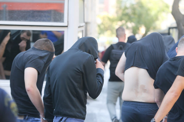 Επεισόδια στη Νέα Φιλαδέλφεια: Ανά ομάδες η απολογία των κατηγορουμένων, στο “μικροσκόπιο” DNA και κινητά