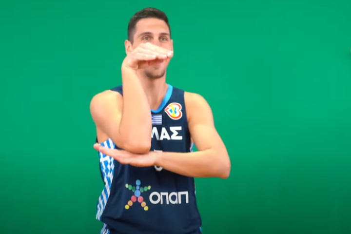 MundoBasket 2023: Η πλάκα από Γουόκαπ και Θανάση στον Λαρεντζάκη για την “κόμπρα” στη φωτογράφιση της Εθνικής