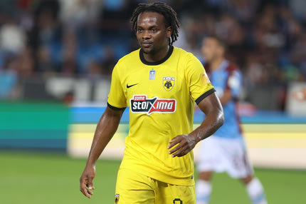 Η ΑΕΚ που έπαιξε μπάλα στον πόλεμο τώρα θα το κάνει μπροστά σε αντί-ειρηνιστές