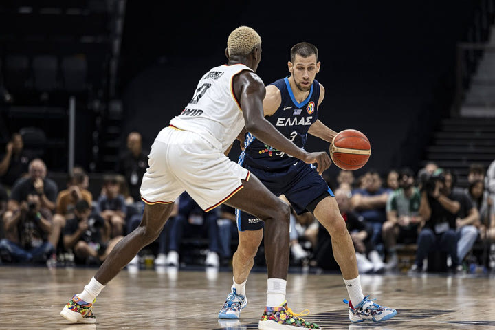 Σκληρή πρόβα με Γερμανούς και διαιτητές για μια Εθνική που πρέπει να τρυπήσει ταβάνια