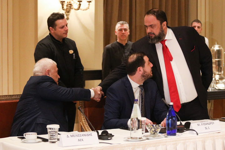 Παρουσία Μελισσανίδη, Μαρινάκη και Αλαφούζου η συνάντηση με Μητσοτάκη και Τσέφεριν