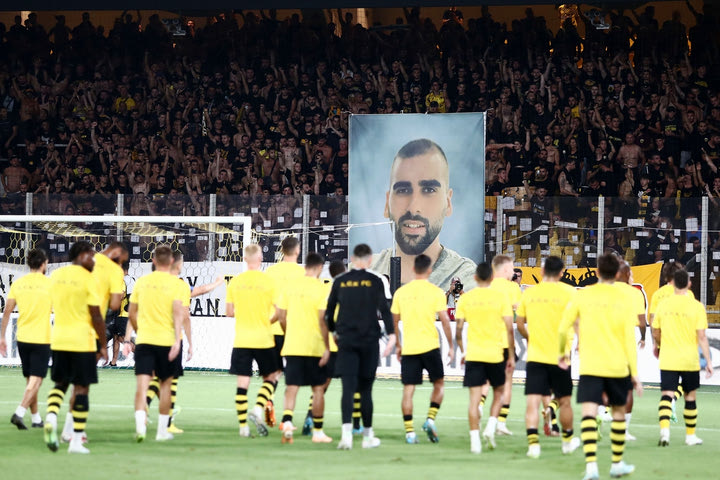 Συγκλονιστικά πλάνα από την OPAP Arena | Παίκτες και φίλαθλοι της ΑΕΚ αποτίνουν φόρο τιμής στη μνήμη του Μιχάλη