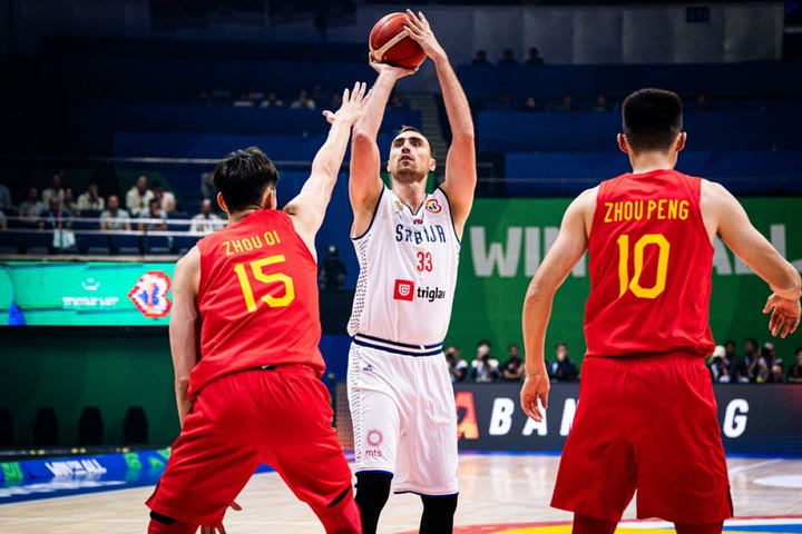 MundoBasket 2023, Σερβία – Κίνα 105-63: Η ομάδα του Πέσιτς κέρασε φαρμάκι τον Τζόρτζεβιτς στα γενέθλιά του