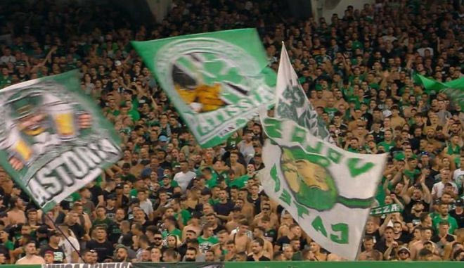 Η εντυπωσιακή ατμόσφαιρα στο ΟΑΚΑ κατά την είσοδο των ποδοσφαιριστών