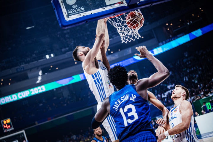 MundoBasket 2023: Το ατομικό ρεκόρ του Παπαγιάννη και η αποθέωση από τον Τζάρεν Τζάκσον
