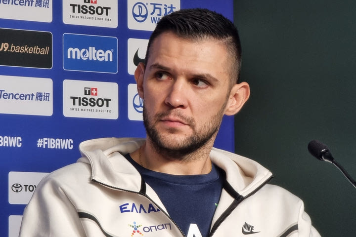 Συγκλονιστικός Παπανικολάου για τις πυρκαγιές: “Να κάνουμε όλοι κάτι για να μην βλέπουμε μανάδες να κλαίνε για τα παιδιά τους και γιαγιάδες για τα σπίτια τους”