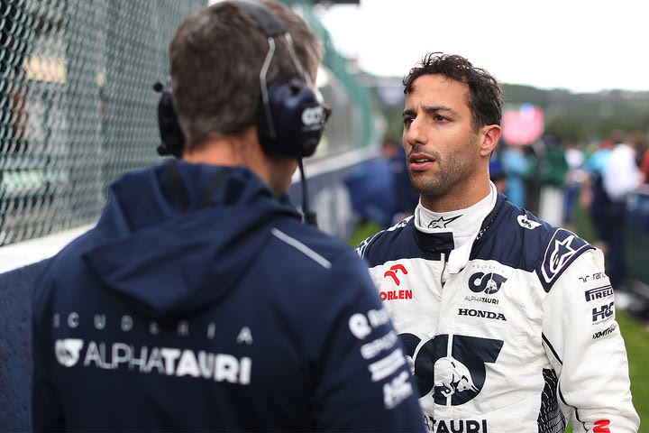 Formula 1: Ο Ρικιάρντο υποβλήθηκε σε εγχείρηση στον καρπό, παραμένει στο κόκπιτ του ο Λόσον