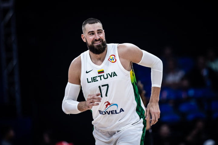 Δημοσιογράφος του Forbes: “Παραμένει προφανές πως ο Βαλαντσιούνας θέλει να παίξει εκτός ΗΠΑ”