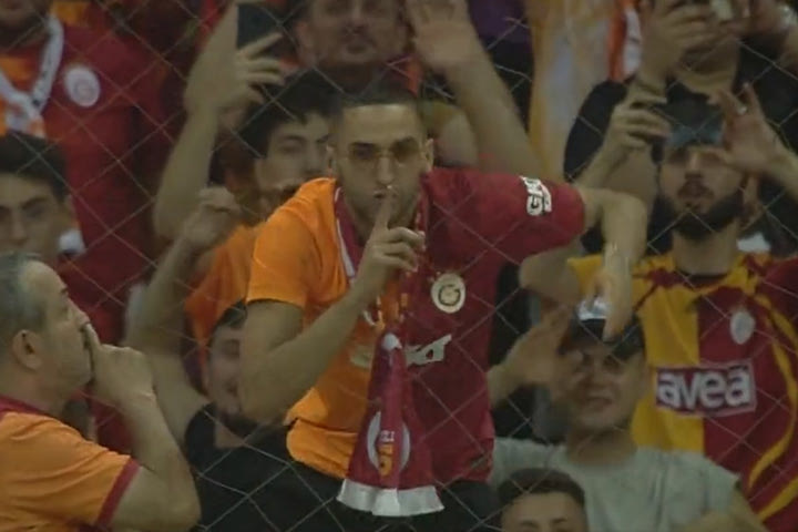 Γαλατάσαραϊ – Τράμπζονσπορ 2-0: Νίκησε τους Μπακασέτα και Κουρμπέλη και ανακοίνωσε τον Ζιγές με ασύλληπτο τρόπο
