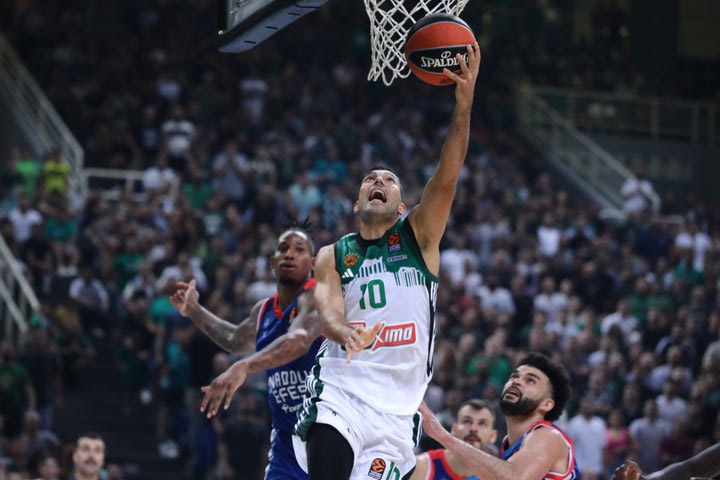 Παναθηναϊκός – Εφές 70-69: Νίκη θρίλερ με ασταμάτητο Λεσόρ και ήρωα Σλούκα στον τελικό του 5ου τουρνουά Παύλος Γιαννακόπουλος
