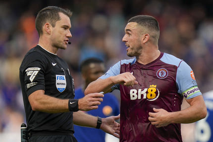 Άστον Βίλα: Παράπονα των ποδοσφαιριστών για τις φανέλες τους, θεωρούν ότι επηρεάζουν την απόδοσή τους